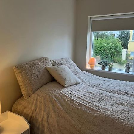Charming 3 Bedroom Apartment Акурейри Екстериор снимка