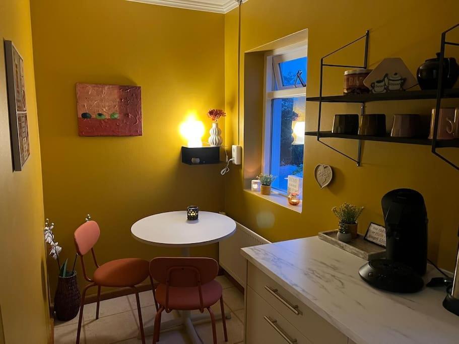 Charming 3 Bedroom Apartment Акурейри Екстериор снимка