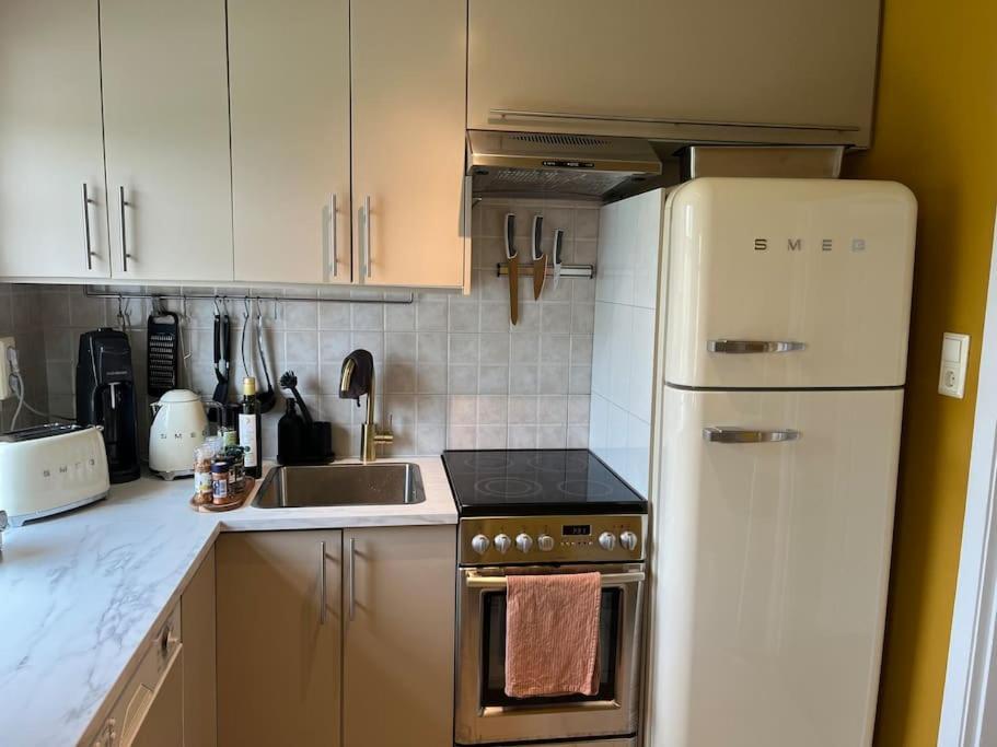 Charming 3 Bedroom Apartment Акурейри Екстериор снимка